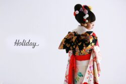 横からのカットがキマる、水引毬飾りのお下がりバージョン。